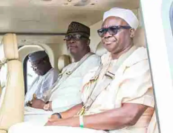 This Photo Of Fayose With Fayemi Shows Why You Should Not Fight For Politicians